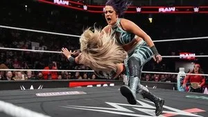 WWE Raw 33. sezon 15. bölüm görseli