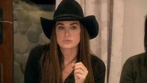 The Real Housewives of Beverly Hills 12. sezon 16. bölüm görseli