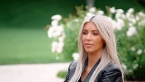 Keeping Up with the Kardashians 14. sezon 16. bölüm görseli