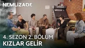 Kızlar Gelir