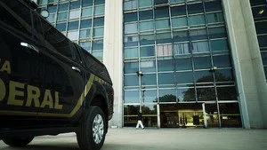 3 Ton Para Brezilya Merkez Bankasi Soygunu 1. sezon 1. bölüm görseli