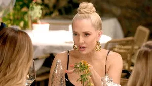 The Real Housewives of Beverly Hills 15. sezon 16. bölüm görseli