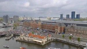 7/24: Amsterdam Tren İstasyonu 2. sezon 2. bölüm görseli
