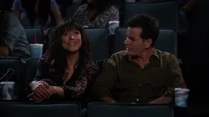 Two and a Half Men 8. sezon 6. bölüm görseli