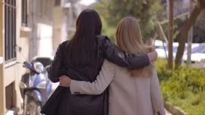 Aslında Özgürsün 1. sezon 8. bölüm görseli