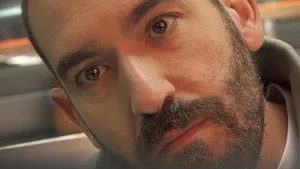 Medina: El estafador de famosos 1. sezon 5. bölüm görseli