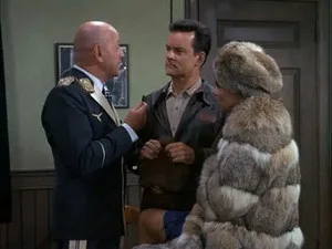 Hogan's Heroes 3. sezon 15. bölüm görseli