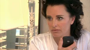 The Real Housewives of Beverly Hills 2. sezon 16. bölüm görseli