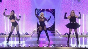 RuPaul's Drag Race UK 1. sezon 5. bölüm görseli