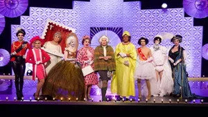 RuPaul's Drag Race UK 1. sezon 1. bölüm görseli