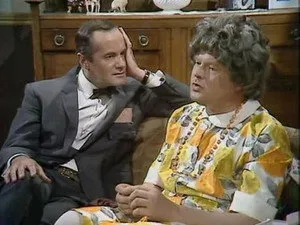 The Benny Hill Show 1. sezon 1. bölüm görseli