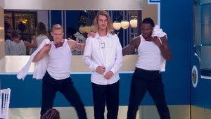 LOL : Qui rit, sort ! 3. sezon 6. bölüm görseli