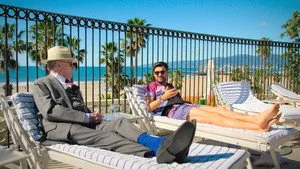 Jack Whitehall: Travels with My Father 3. sezon 1. bölüm görseli