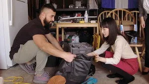 Tidying Up with Marie Kondo 1. sezon 7. bölüm görseli