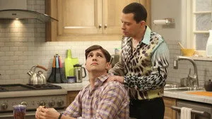 Two and a Half Men 11. sezon 20. bölüm görseli