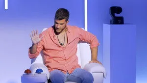 Falso amor 1. sezon 1. bölüm görseli