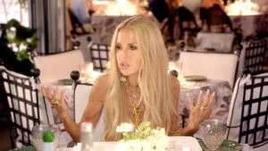 The Real Housewives of Beverly Hills 15. sezon 11. bölüm görseli