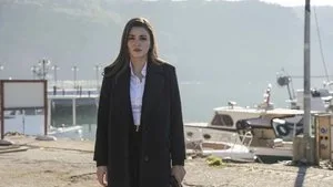 Bambaşka Biri 1. sezon 16. bölüm görseli