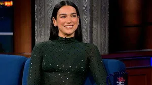 The Late Show with Stephen Colbert 10. sezon 49. bölüm görseli