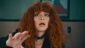 Russian Doll 2. sezon 1. bölüm görseli