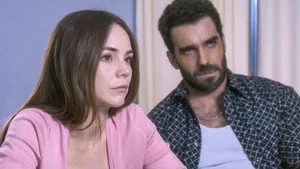 Falsa identidad 1. sezon 45. bölüm görseli