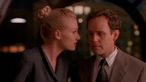 Ally McBeal 2. sezon 8. bölüm görseli