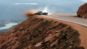 The Gymkhana Files 1. sezon 1. bölüm görseli
