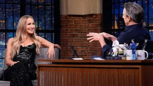 Late Night with Seth Meyers 13. sezon 22. bölüm görseli