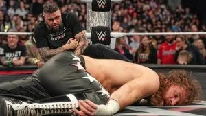 WWE Raw 33. sezon 5. bölüm görseli