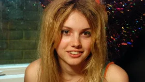 Skins 2. sezon 9. bölüm görseli