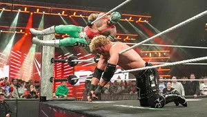 WWE Raw 33. sezon 50. bölüm görseli