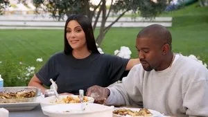 Keeping Up with the Kardashians 16. sezon 1. bölüm görseli