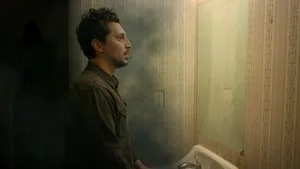 Koltuklar Dik, Masalar Kilitli