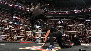 WWE Raw 34. sezon 30. bölüm görseli