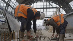 7/24: Amsterdam Tren İstasyonu 2. sezon 3. bölüm görseli