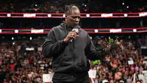 WWE Raw 33. sezon 23. bölüm görseli