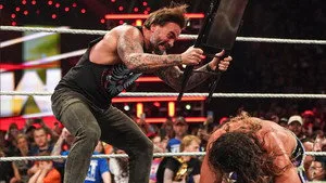 WWE Raw 33. sezon 18. bölüm görseli