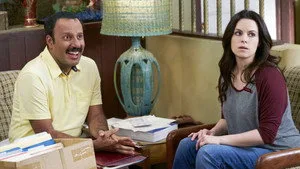 Schitt's Creek 3. sezon 4. bölüm görseli