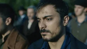 Kanunsuz Topraklar 1. sezon 1. bölüm görseli