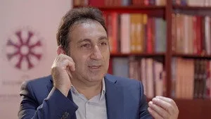 Gerçeğin İzinde / Mustafa Şekeroğlu