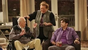 Two and a Half Men 11. sezon 2. bölüm görseli