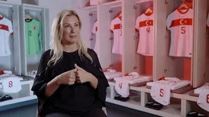 Topuklu Röveşata / Necla Güngör Kıragası