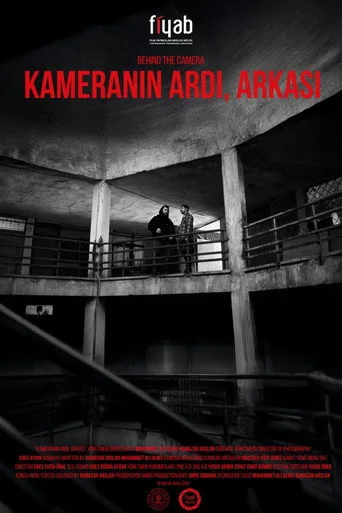 Kameranın Ardı, Arkası posteri