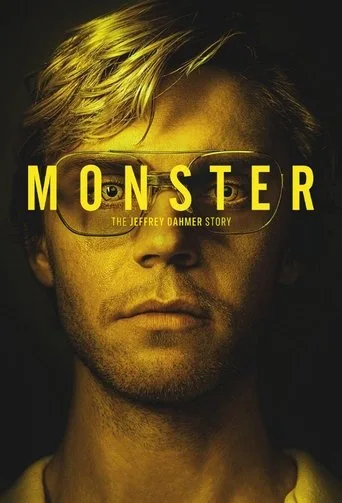 DAHMER - Canavar: Jeffrey Dahmer’ın Hikâyesi 1. sezon posteri
