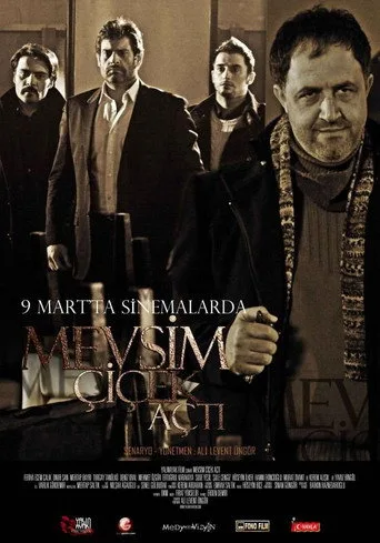 Mevsim Çiçek Açtı (2012) posteri