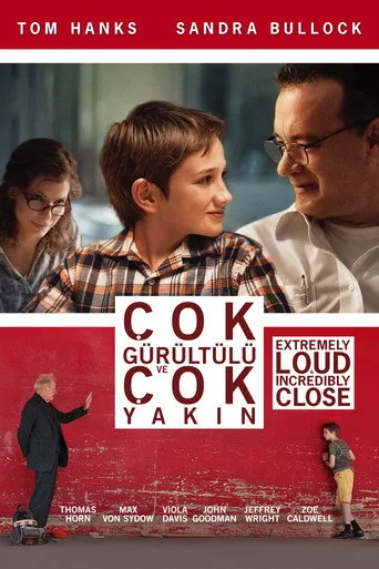 Çok Gürültülü ve Çok Yakın (2011) posteri