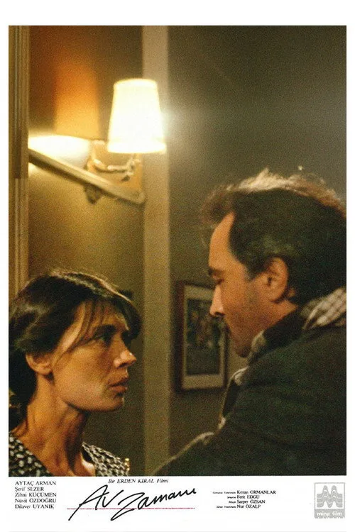 Av Zamanı film posteri