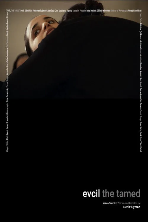 Evcil film posteri